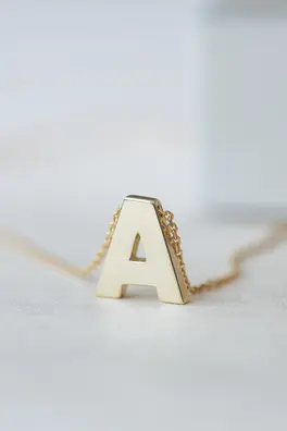 Ожерелье с буквой "A"