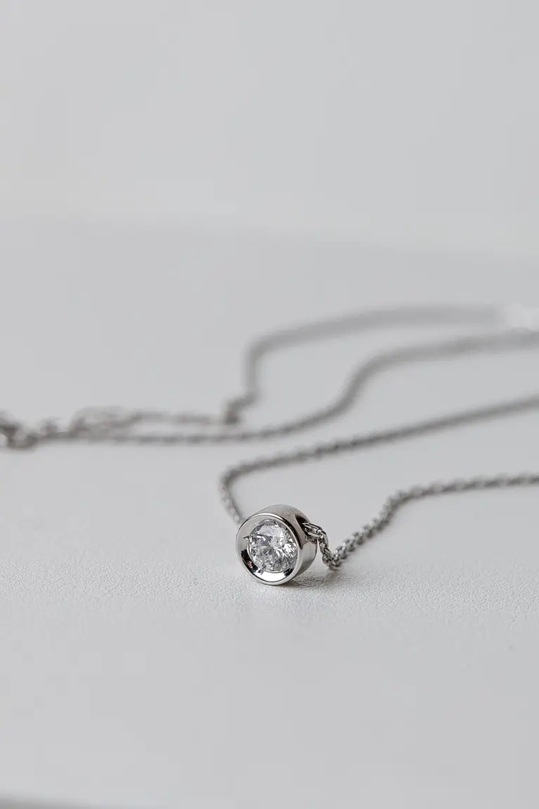 Solitaire Necklace — photo 3