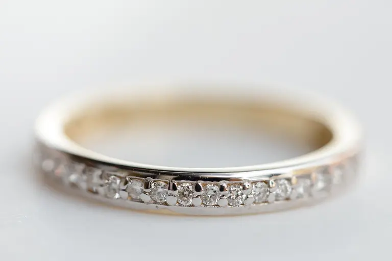 Ring with scattered diamonds — photo 1