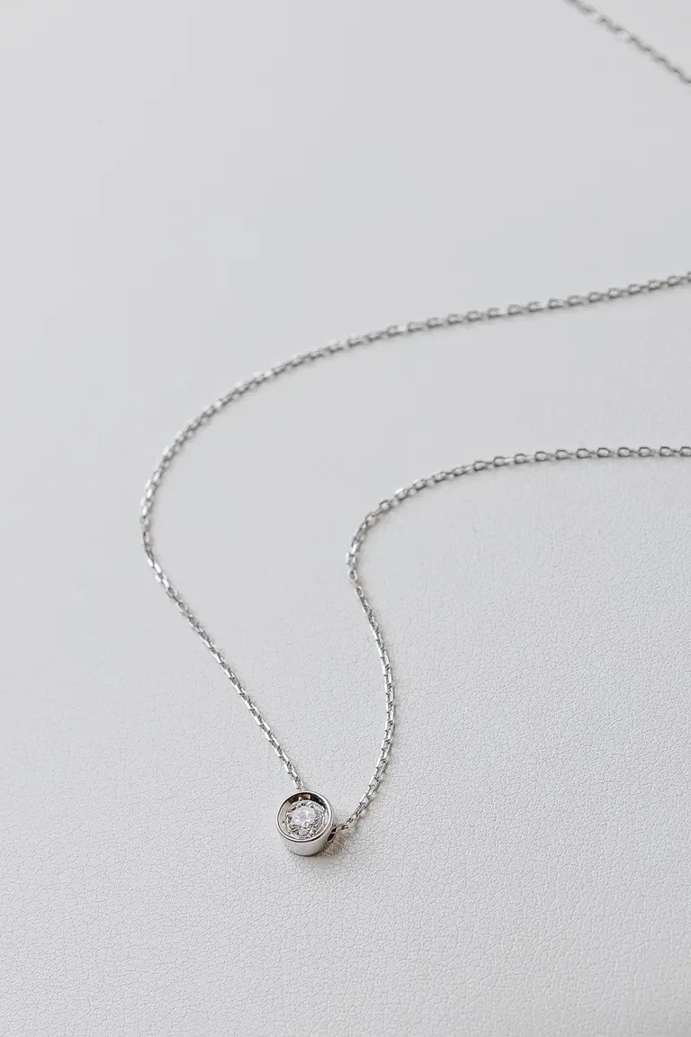 Solitaire Necklace — photo 1