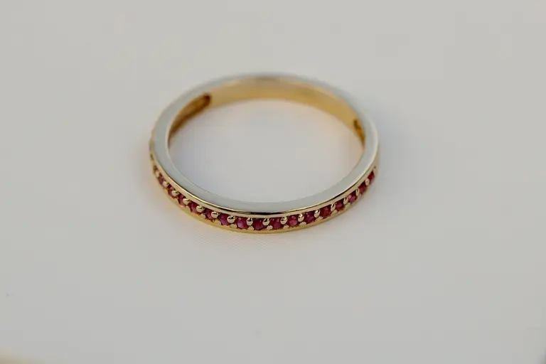 Ring with scattered ruby stones — photo 1