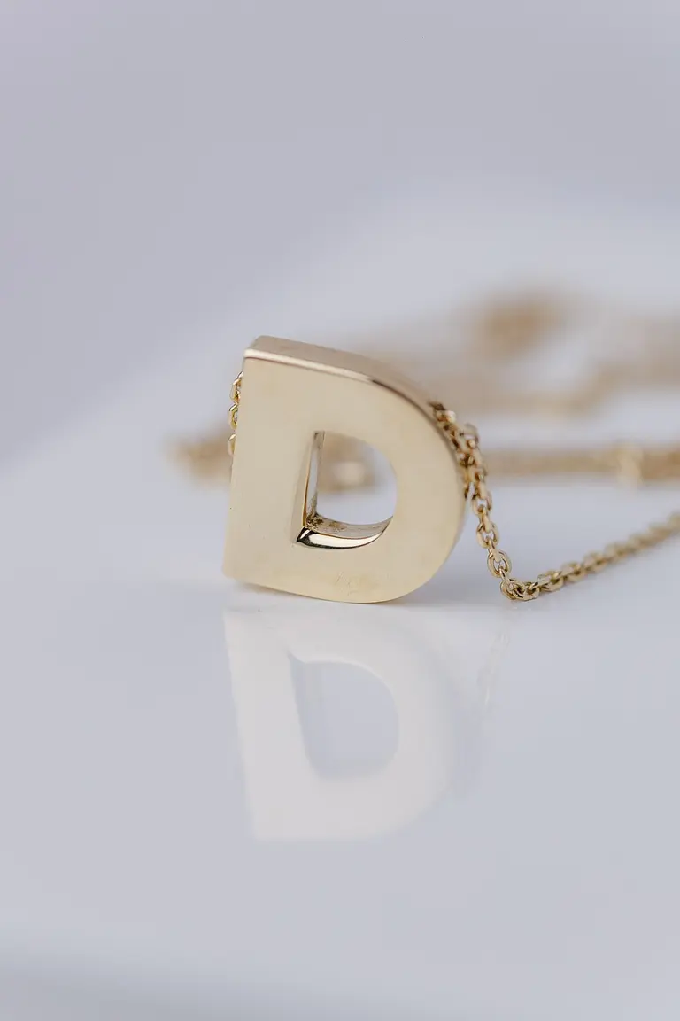 Ожерелье с буквой "D" — фото 1